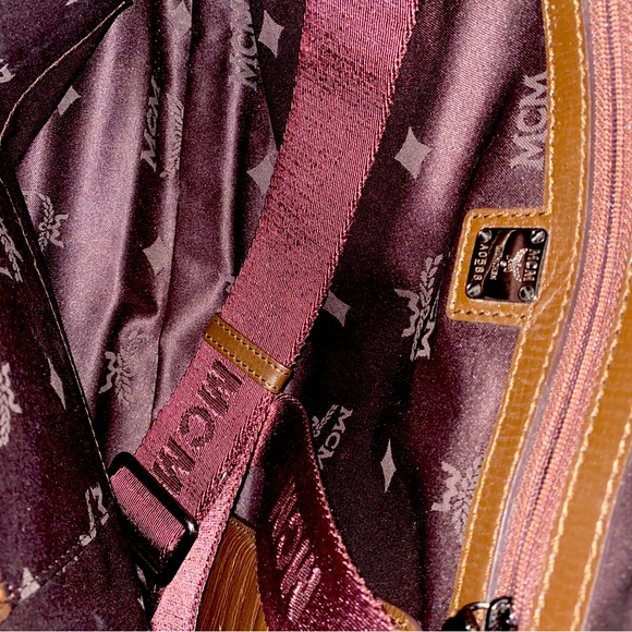 Authentic MCM messenger bag UNISEX - Picture 3 of 11